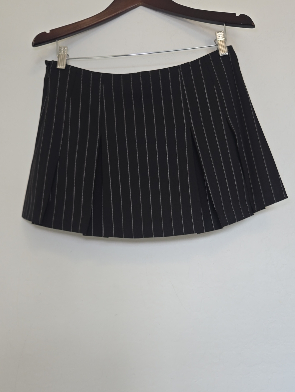 Naked Wardrobe Pinstripe Suiting Pleated Mini Skirt Black White Preppy Sz M NWT - Picture 10 of 16